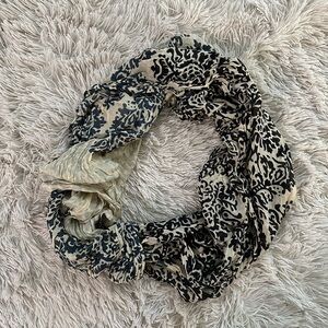 UNKNOWN Black and Blue Scarf